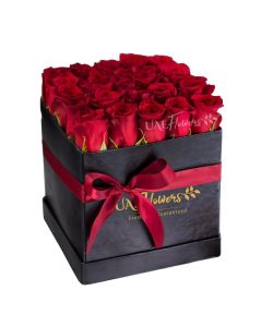 SQUARE BOX OF 20 RED ROSES